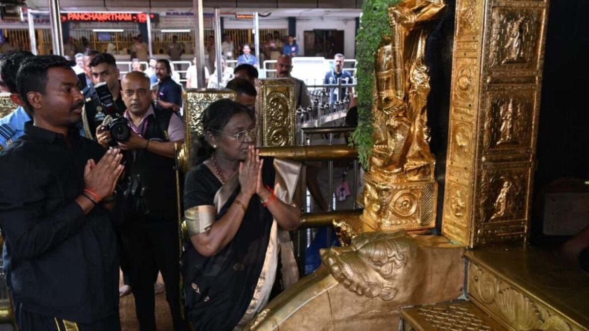 President Droupadi Murmu’s Historic Visit to Sabarimala — First Sitting President to Climb the Sacred 18 Steps After Five Decades!