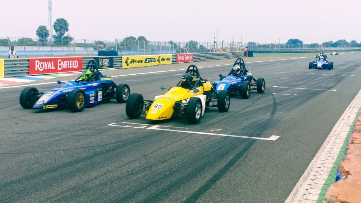 கோவையில் தேசிய கார் பந்தயம்