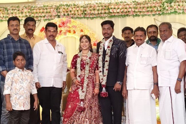 கணபதி சில்க்ஸ் இல்ல திருமண விழாவில் கலந்து கொண்டு மணமக்களை வாழ்த்திய முன்னாள் சட்டமன்ற உறுப்பினர் நா.கார்த்திக்