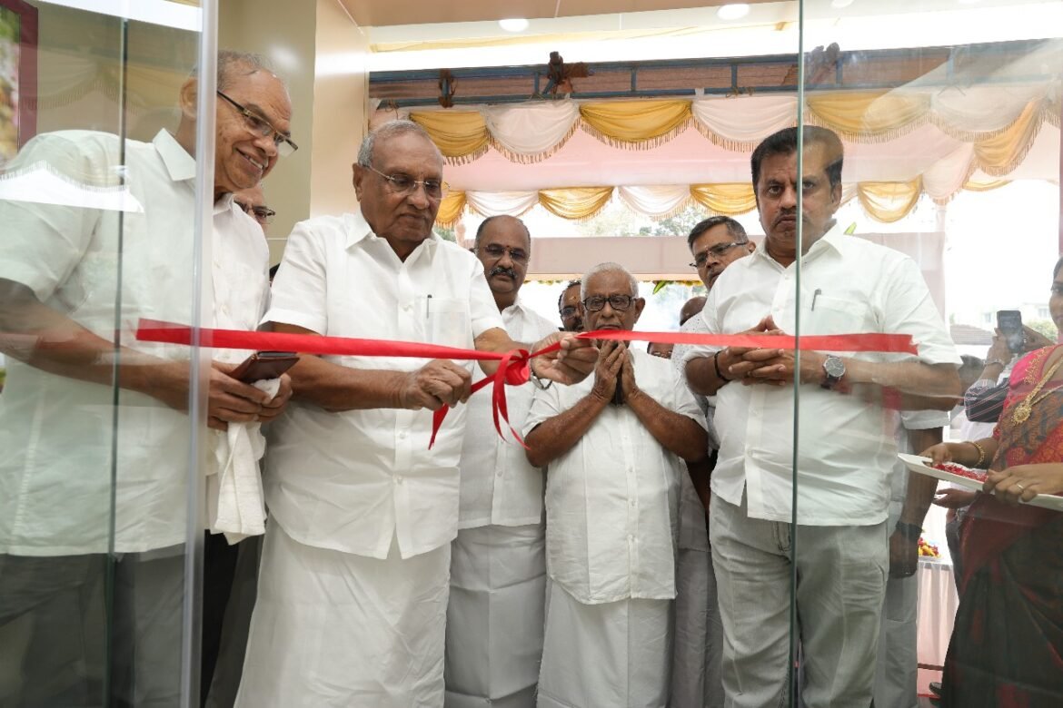 பொள்ளாச்சியில் மினிஸ்டர் ஒயிட்  58-வது ஷோரூம் திறப்பு