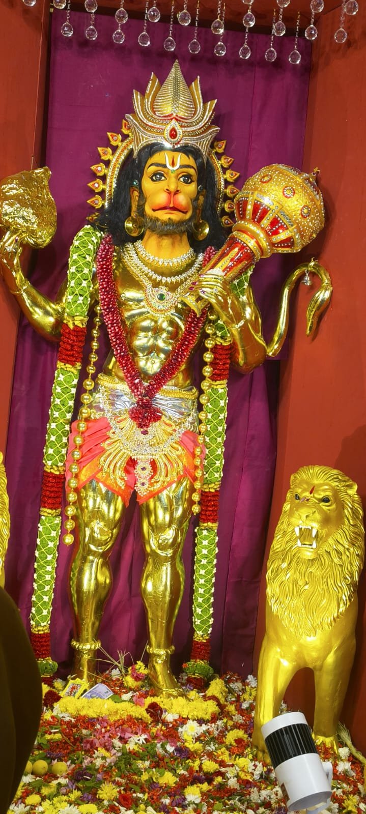 அனுமன் ஜெயந்தி விழாவை முன்னிட்டு குபேர ஆஞ்சநேயர் திருக்கோயிலில் சிறப்பு அலங்காரம்