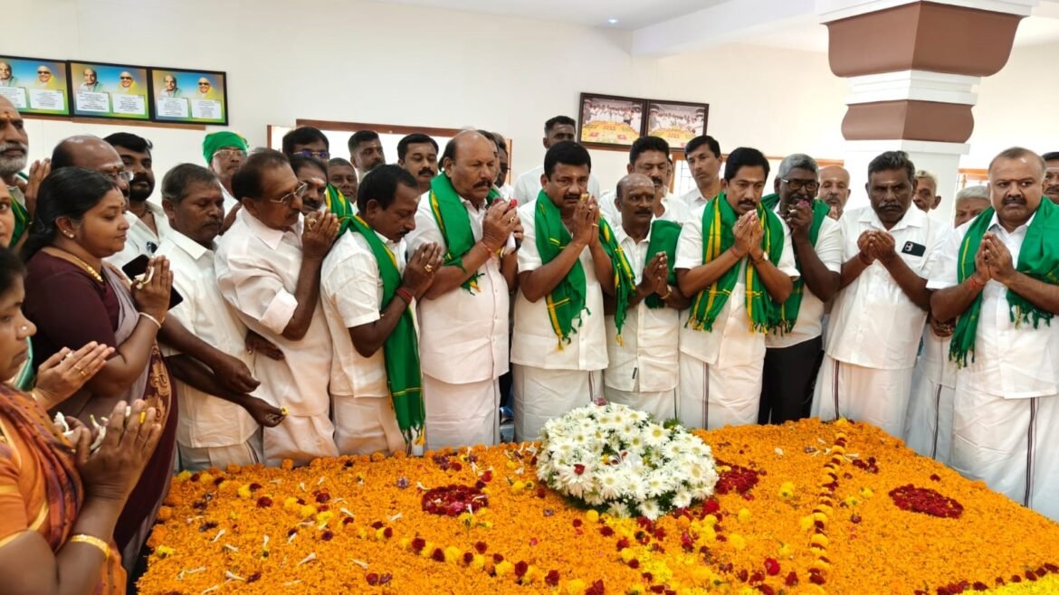 நாராயணசாமி நாயுடுவிற்கு அஞ்சலி செலுத்திய சட்டமன்ற உறுப்பினர்கள் பி.ஆர்.ஜி.அருண்குமார், கே.ஆர்.ஜெயராம், ஓ.கே. சின்ராஜ்