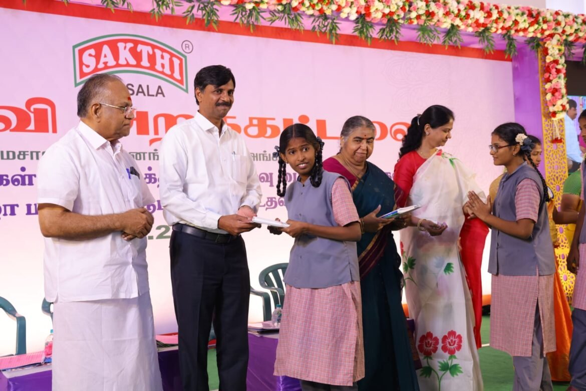 சக்திதேவி அறக்கட்டளை சார்பில் விழா:மாணவ, மாணவியருக்கு உதவித் தொகை