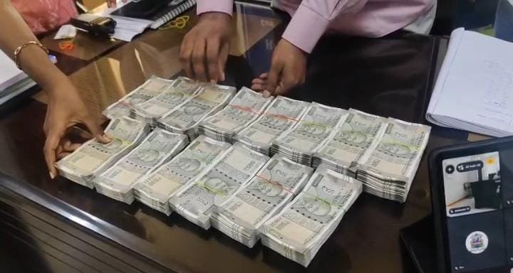 கோவையில் பறக்கும் படை சோதனை: ஆவணமின்றி கொண்டுவரப்பட்ட ரூ.6.59 லட்சம் பறிமுதல்