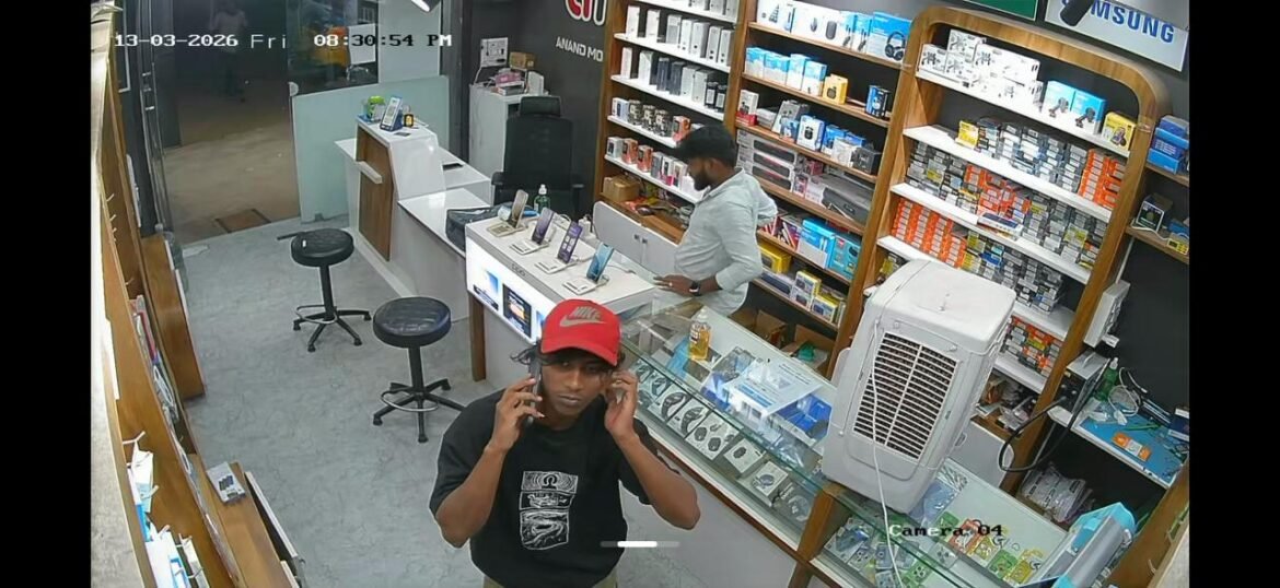 வாடிக்கையாளர் போல் வந்து செல்போன் பறிப்பு – வடவள்ளியில் அதிர்ச்சி சம்பவம்