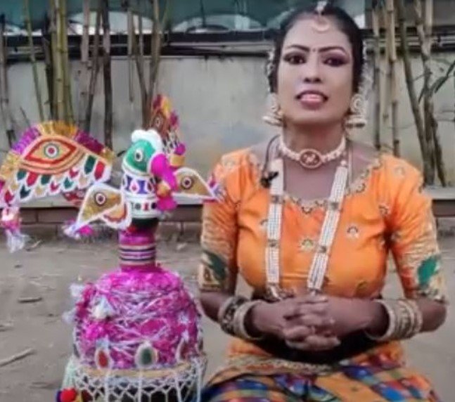 கரகாட்டம் ஆடும் பிராமணப் பெண்;  சீன அதிபர் முன் கரகமாடியவர்!