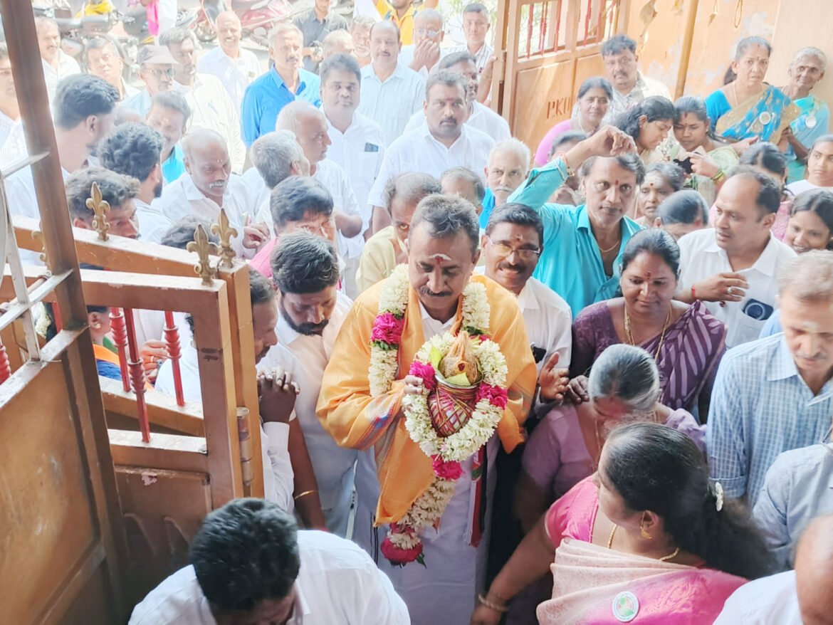 சாமி தரிசனம் செய்து பிரச்சாரத்தை தொடங்கிய எஸ்.பி.வேலுமணி