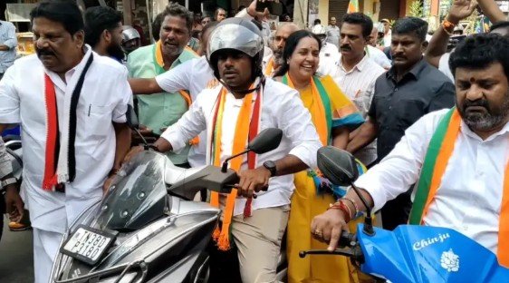 கோவையைக் கொள்ளை அடிக்க வந்த கரூர் கும்பல் – வானதி சீனிவாசன் கடும் தாக்குதல்