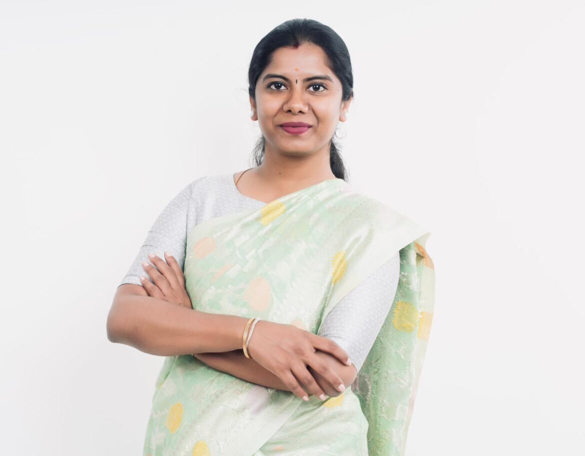 சிங்காநல்லூர் காங்கிரஸ் வேட்பாளர் பெயரில் சாதி பின்னொட்டு சர்ச்சை “தட்டச்சு பிழை தான்” – வேட்பாளர் ஸ்ரீநிதி விளக்கம்