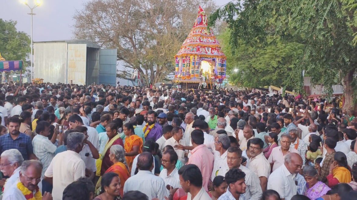 பாலமலை அரங்கநாதர் கோவில் திருதேர் – ஆயிரக்கணக்கானோர் வடம் பிடித்து இழுத்தனர்