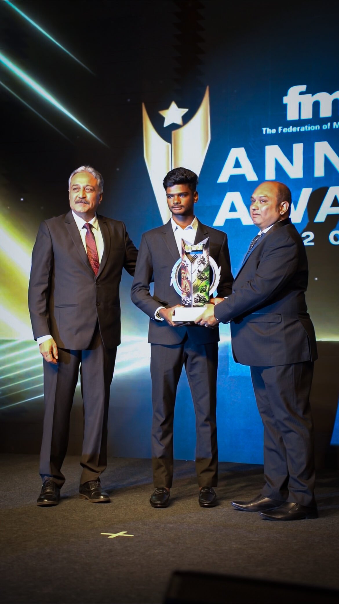 எஃப்எம்எஸ்சிஐ தேசிய ராலி ஸ்பிரிண்ட் சாம்பியன்ஷிப் விருது வென்றார்  ஸ்ரீ ராமகிருஷ்ணா தொழில்நுட்பக் கல்லூரி மாணவர் கதிரொளி