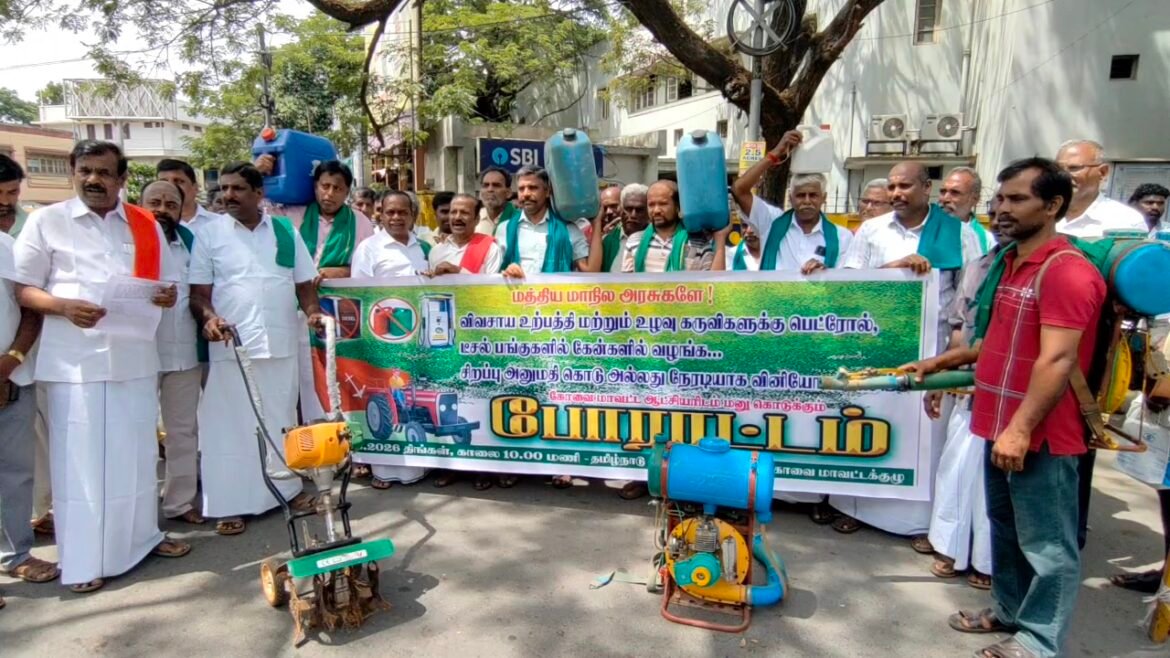 பெட்ரோல், டீசலை கேன்களில் வழங்க கோரி கோவை கலெக்டர் அலுவலகம் முன்பு விவசாயிகள் போராட்டம்