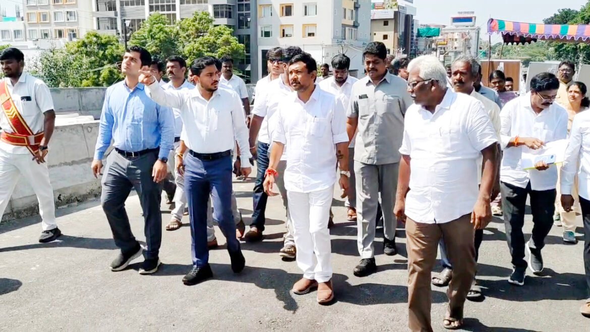 இந்த மாத இறுதிக்குள் சாய்பாபா காலனி மேம்பாலம் மக்கள் பயன்பாட்டுக்கு வரும்- அமைச்சர் சம்பத்குமார்