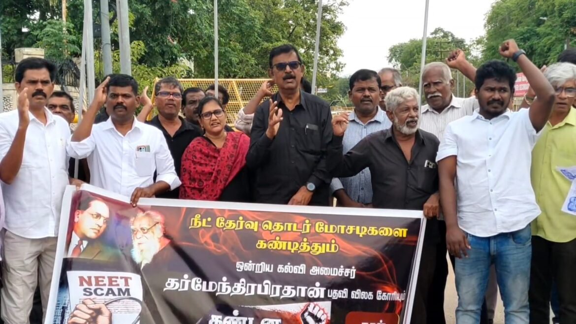 டெல்லி போராட்டத்திற்கு ஆதரவாக கோவையில் அனைத்து முற்போக்கு இயக்கங்கள் சார்பில் ஆர்ப்பாட்டம்