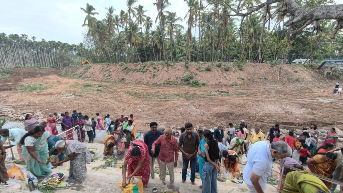ஆடி பதினெட்டாம் பெருக்கு: பேரூர் படித்துறையில் திரண்ட பக்தர்கள்