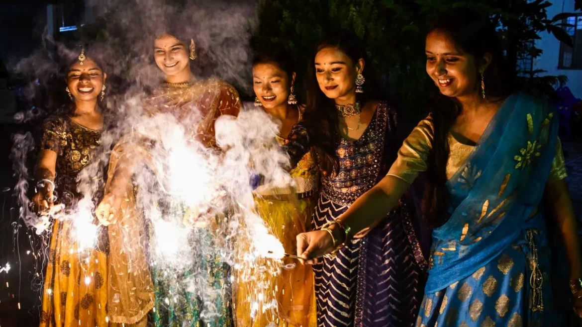 தீ விபத்தில்லா தீபாவளி: பொது சுகாதாரத்துறை இயக்குநர் வெளியிட்ட பாதுகாப்பு வழிகாட்டுதல்கள்!