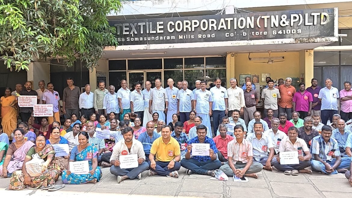 நிலுவைச் சம்பளத்தை வழங்க வலியுறுத்தி பஞ்சாலைத் தொழிலாளர்கள் காத்திருப்புப் போராட்டம்!